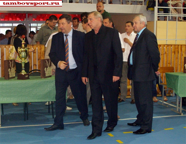Баскетбол. На церемонию чествования победителей прибыл губернатор Олег Бетин