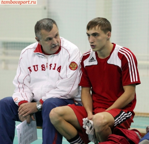 Евгений Аверин вышел в полуфинал первенства России среди юниоров до 22 лет.